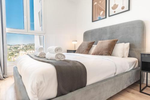 23rd Floor City Apartment with Pool & Gym REMS