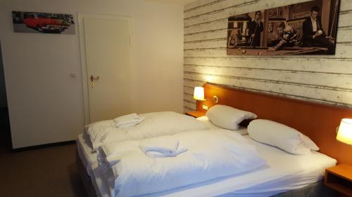 Ένα ή περισσότερα κρεβάτια σε δωμάτιο στο Hotel Engel Altenau