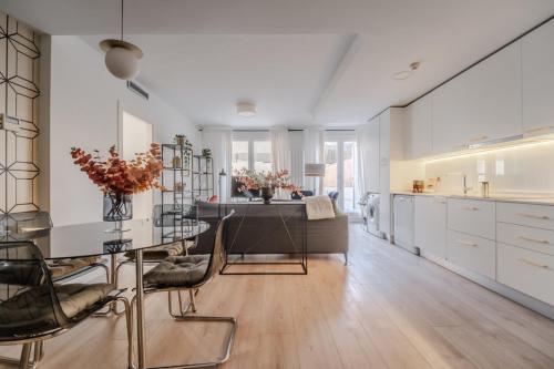Modern with terrace -1Bdr 1Bath-Ppe. de Vergara