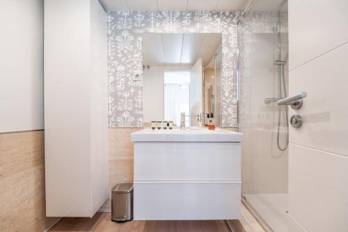 Modern with terrace -1Bdr 1Bath-Ppe. de Vergara