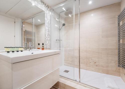 Modern with terrace -1Bdr 1Bath-Ppe. de Vergara