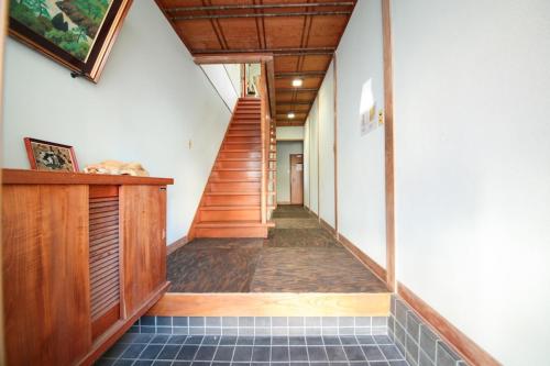 a hallway with a staircase in a house at ニューお染 in Kotohira