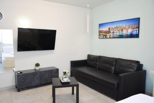 SKG Central Deluxe Studios