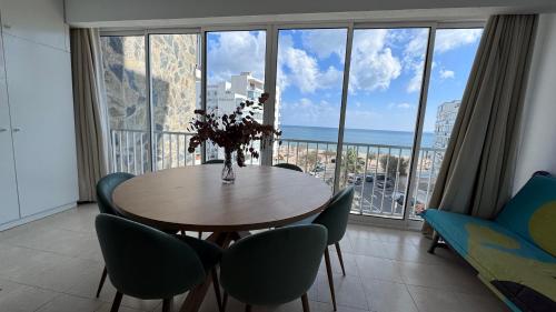 Precioso Apartamento en primera línea de Mar Santa Margarita Roses
