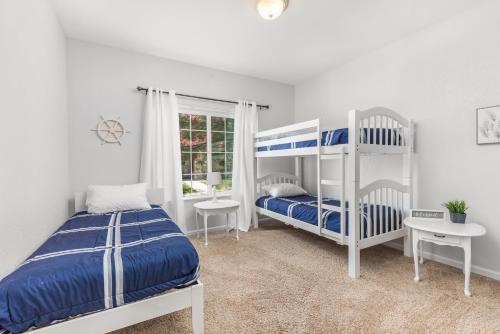 a bedroom with two bunk beds and a window at Beacon at the Lakes Cozy 2b2b, Grnd Level Condo in Windsor