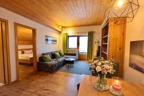 a living room with a couch and a table at Ferienwohnung Forggensee-Blick in Schwangau