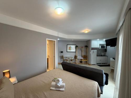 a bedroom with a bed and a living room at Hotel Flat Biena Parque Ibirapuera 1101 incluso estacionamento in São Paulo