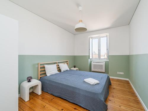 a bedroom with a large bed with a blue blanket at Casa Mar in Cortegaça