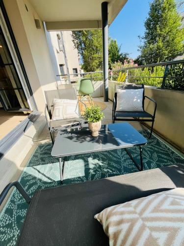 Studio Moderne avec Terrasse