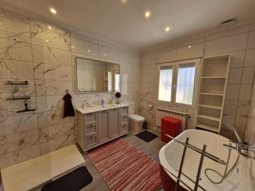 Casa Vista peñón by Theka Services