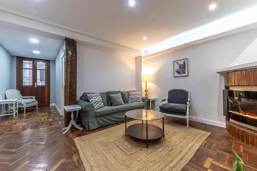 Stylish 4 Double Rooms, Central Bilbao (Old Town)