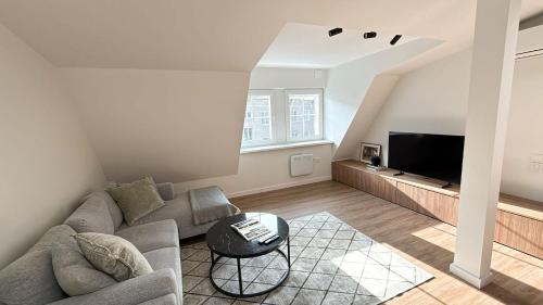 Foto New 59 sqm Central Luxury Apartment with free parking 5