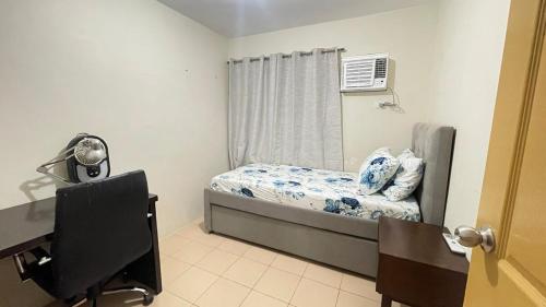 a small bedroom with a bed and a window at Kurt Condo Rental Simple & Cozy in Piapi