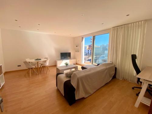 Apartamento con terraza frente al mar