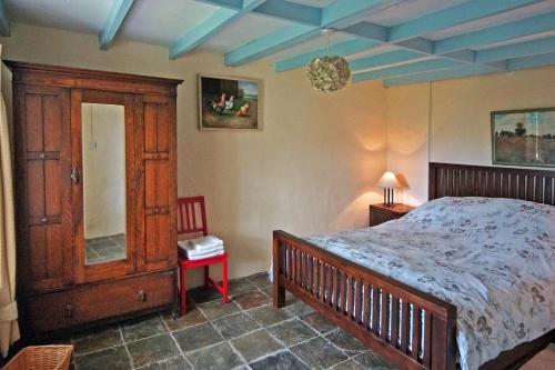 a bedroom with a bed and a blue ceiling at 3 Bed in Portmagee oc-i172 in Valentia Island