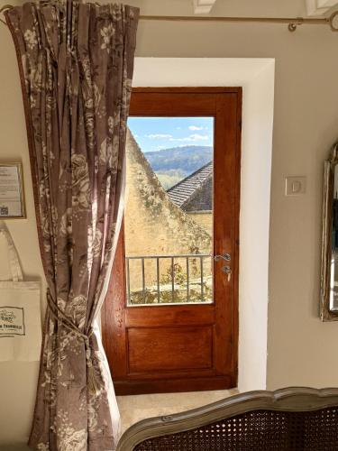 Vista general d'una muntanya o vistes d'una muntanya des de la casa o xalet