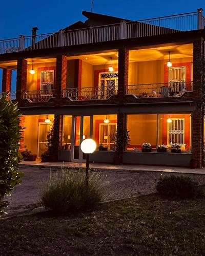 a large house with a light in front of it at Amatacasa Villa Rosa in Melfi