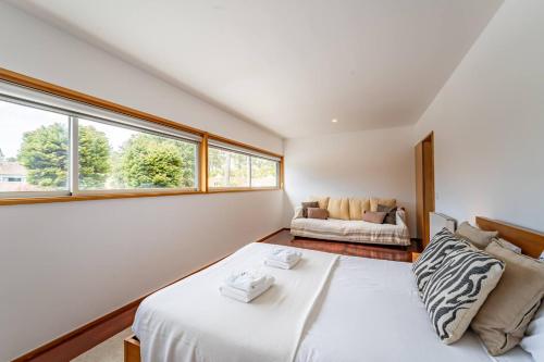 a bedroom with a bed and a couch at Quinta da Barca Golf in Gandra