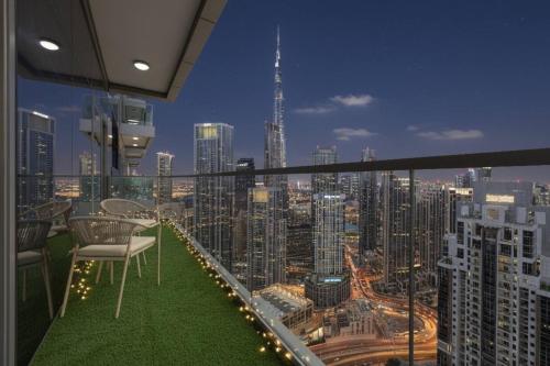 Panoramic Burj Khalifa View, Rooftop Infinity Pool