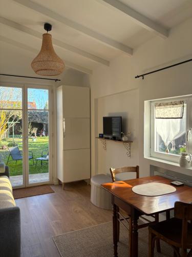 a living room with a table and a couch at Gîte les violettes in Lagny