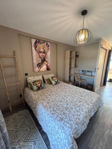 a bedroom with a bed with two dolls on it at Studio zen climatisé piscine parking in Balaruc-les-Bains