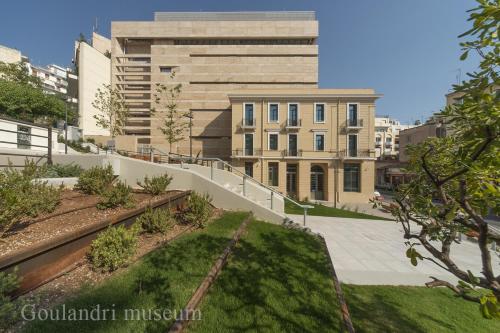 Quiet Athens Apt - Stroll from Stadium to Acropolis