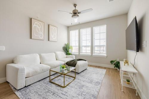 a living room with a white couch and a table at 1200sf 2bed 2bath Apt near Medical City, Toyota Stadium and The Ford Center in Frisco