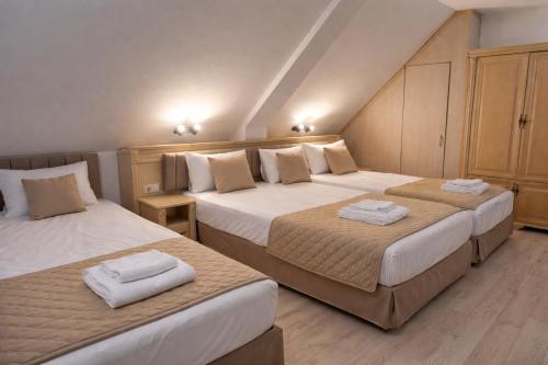 Postel nebo postele na pokoji v ubytování Hotel Aris