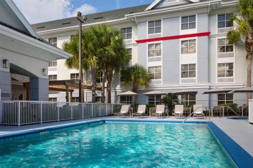 a swimming pool in front of a hotel at Homewood Suites by Hilton Daytona Beach Speedway-Airport in Daytona Beach