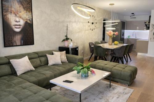 Capsula Luxury Stay - Garden Lounge, Grill and Free Parking