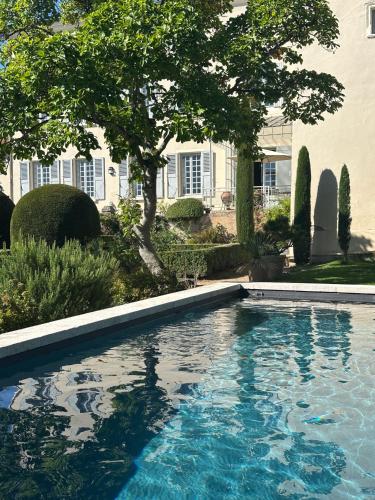 a swimming pool in front of a house at Demeure Bouquet in Ambierle