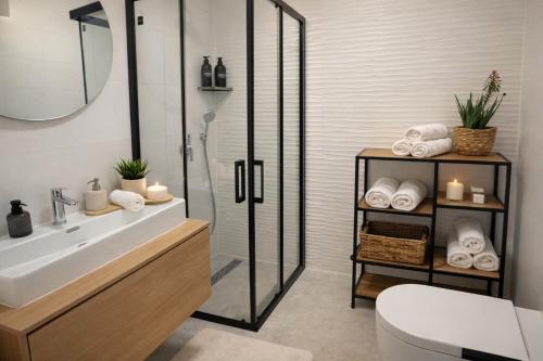 Capsula Luxury Stay - Garden Lounge, Grill and Free Parking