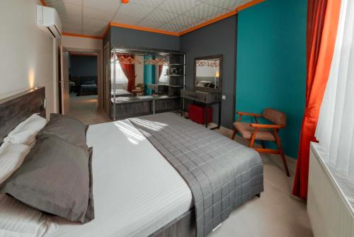 a bedroom with a bed and a chair in a room at City Life in İskenderun