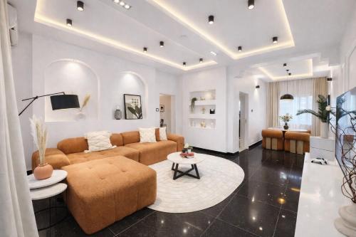 Lagos Luxury Living - Fully Serviced 3 Bedroom Apartment with PS5