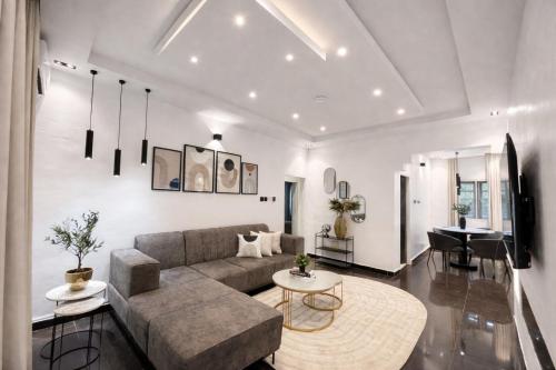 Spacious and Bright 2 Bedroom Fully Serviced Apartment with PS5