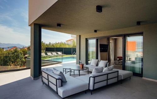 Gorgeous Home In Arbanija