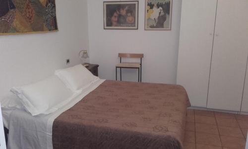 Säng eller sängar i ett rum på Appartamento Giardino Verde