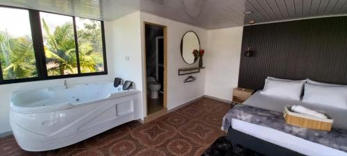 a bedroom with a large tub and a bed at Hotel Mirador Cielo Azul in Horizonte
