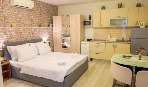 Studio apartments Zeravica in the heart of Split with parking