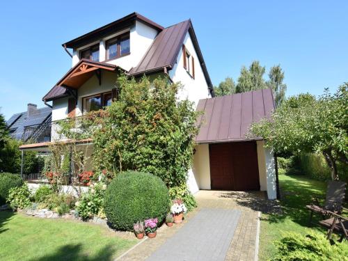 Large holiday home with private garden