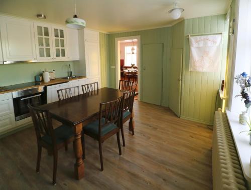 Kuchyň nebo kuchyňský kout v ubytování Saudafell Guesthouse