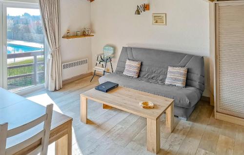 a living room with a couch and a table at Stunning Apartment In Bredene With Wifi in Bredene