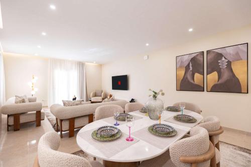 Outstanding Luxury 3BR Apt - 1 Ensuite - Beithady