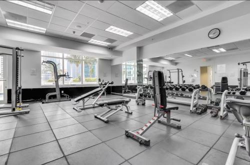 Brickell Luxe - Best Balcony - 32nd Fl - Luxe Waterfront & City Views - Furnished Balcony - Walk-Water-WiFi photo 56