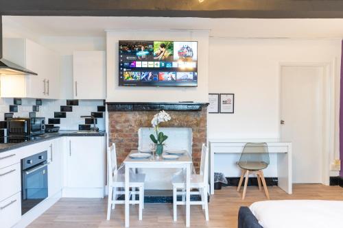 a kitchen and living room with a table and chairs at TI Derby Escape - Free Wifi, Free Parking in Derby