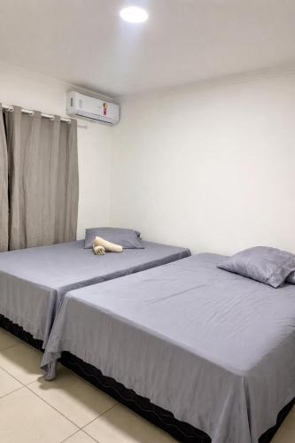 two beds sitting next to each other in a bedroom at Casa 186 in Juazeiro do Norte