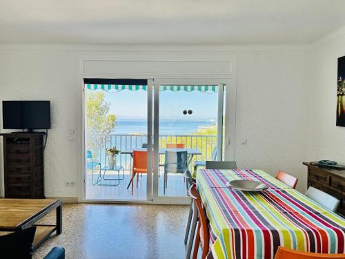Apartamento con Terraza a 1 min de Playa Almadrava y Parking - ES-258-44
