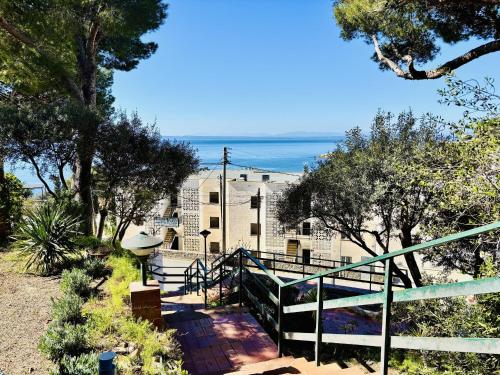 CORSARIO. Apartamento con Terraza a 1 min de la Playa de Almadrava - ES-258-70