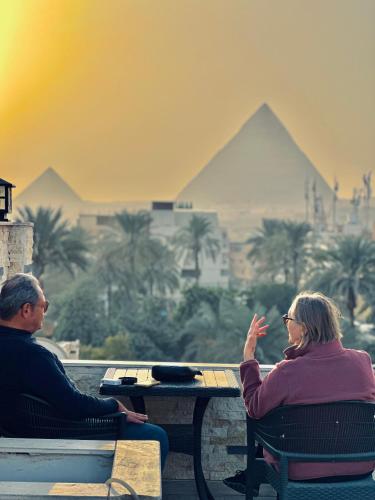 Dynamite pyramids hotel inn