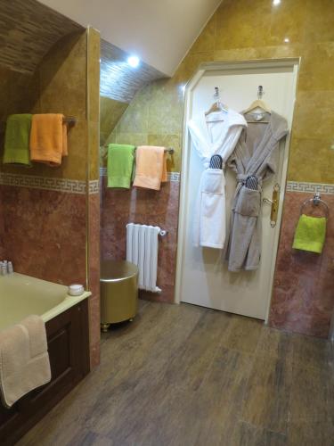 Bilik mandi di KerBlondel